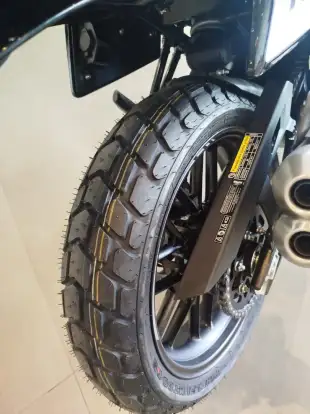 TRIUMPH-TRACKER 400-2026