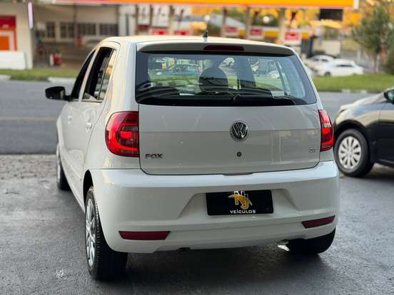 VOLKSWAGEN-FOX-2011