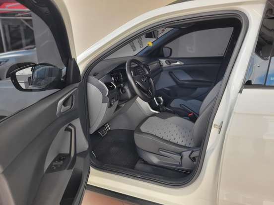 VOLKSWAGEN-T-CROSS-2021