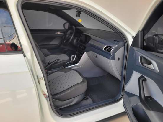 VOLKSWAGEN-T-CROSS-2021