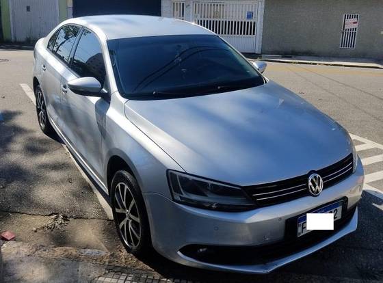 VOLKSWAGEN JETTA 2.0 COMFORTLINE FLEX 4P TIPTRONIC