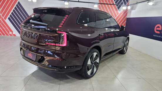 VOLVO-EX90-2024