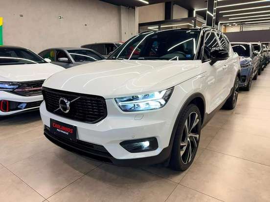 VOLVO-XC40-2020