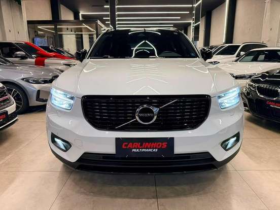 VOLVO-XC40-2020