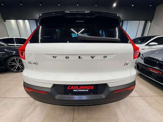 VOLVO-XC40-2020