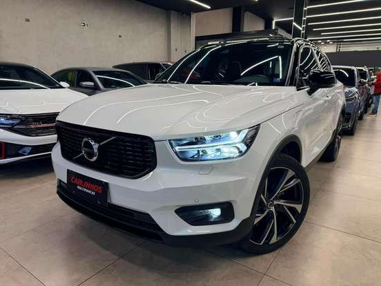 VOLVO-XC40-2020