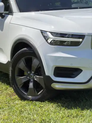 VOLVO-XC40-2019