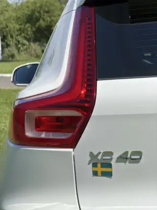 VOLVO-XC40-2.0 T4 GASOLINA GEARTRONIC VOLVO-XC40-2019