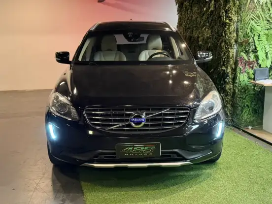 VOLVO-XC60-2016
