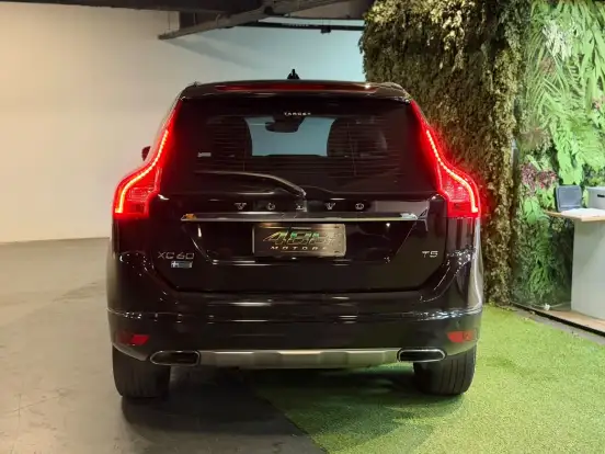 VOLVO-XC60-2016