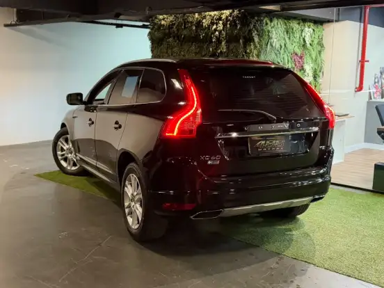 VOLVO-XC60-2016