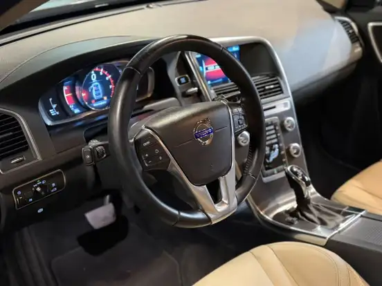 VOLVO-XC60-2.0 T5 MOMENTUM GASOLINA 4P AUTOMÁTICO VOLVO-XC60-2016