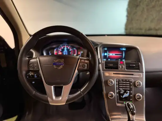 VOLVO-XC60-2016