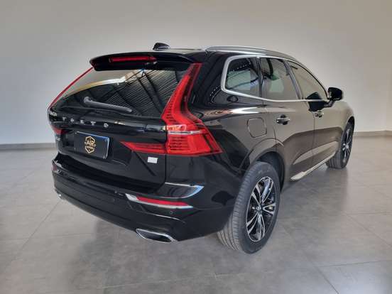 VOLVO-XC60-2021