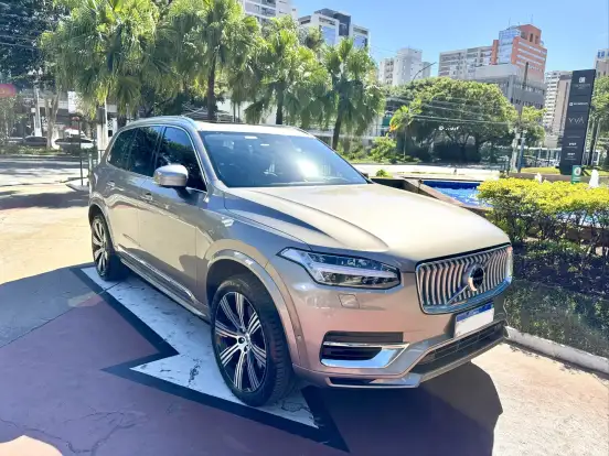 VOLVO-XC90-2021