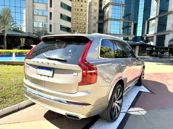 VOLVO-XC90-2021