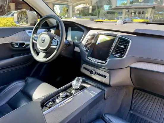VOLVO-XC90-2021
