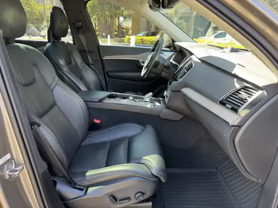 VOLVO-XC90-2021