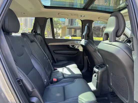 VOLVO-XC90-2021