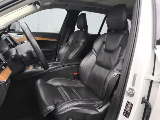 VOLVO-XC90-2017
