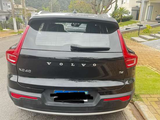 VOLVO-XC40-2020
