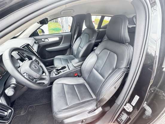 VOLVO-XC40-2020