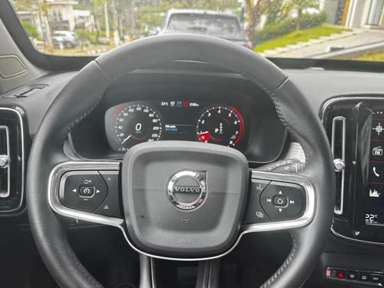 VOLVO-XC40-2.0 T4 GASOLINA MOMENTUM GEARTRONIC VOLVO-XC40-2020