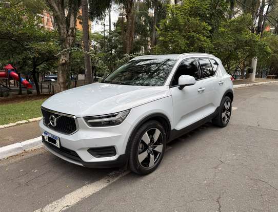 VOLVO-XC40-2020