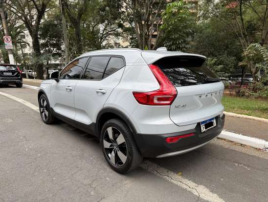 VOLVO-XC40-2020