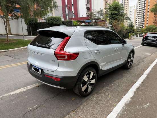 VOLVO-XC40-2.0 T4 GASOLINA MOMENTUM GEARTRONIC VOLVO-XC40-2020