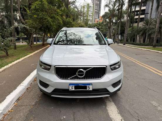 VOLVO-XC40-2020