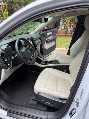 VOLVO-XC40-2020