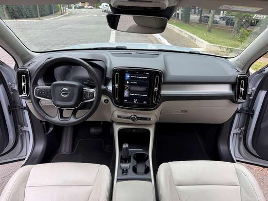 VOLVO-XC40-2.0 T4 GASOLINA MOMENTUM GEARTRONIC VOLVO-XC40-2020