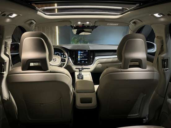 VOLVO-XC60-2.0 T5 GASOLINA MOMENTUM AWD GEARTRONIC VOLVO-XC60-2017