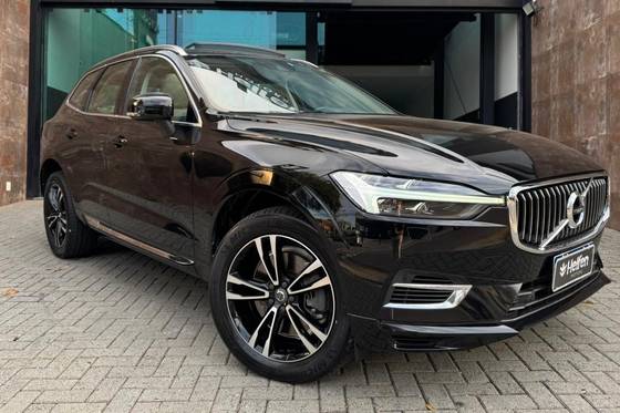 VOLVO XC60 2.0 T8 HYBRID MOMENTUM AWD GEARTRONIC