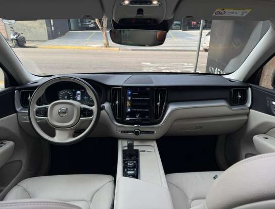 VOLVO-XC60-2021