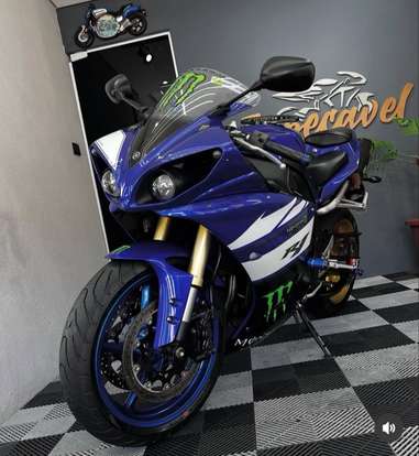 YAMAHA-YZF R1-2011