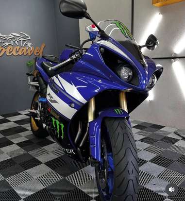 YAMAHA-YZF R1-2011