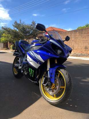 YAMAHA-YZF R1-2011