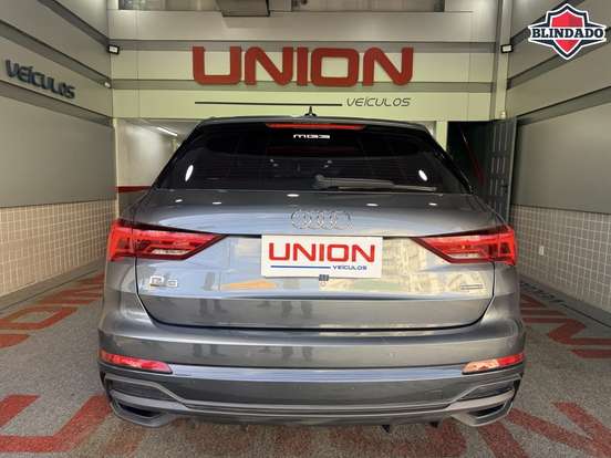 AUDI-Q3-2024