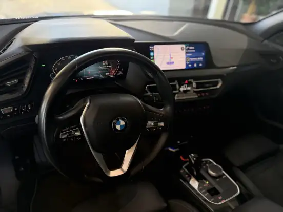 BMW-118i-2021