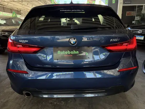 BMW-118i-2021