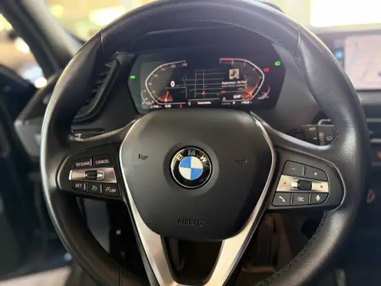 BMW-118i-2021