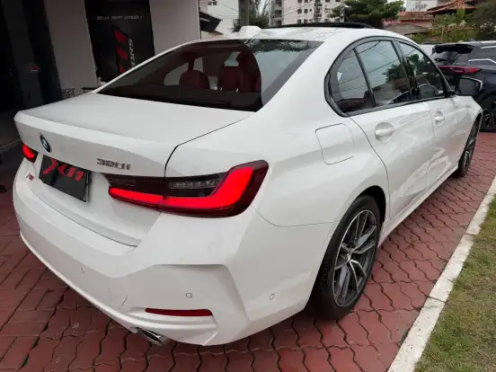 BMW-320i-2024