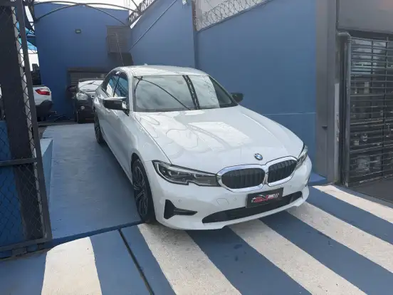 BMW-320i-2020