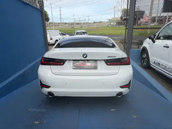 BMW-320i-2020