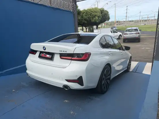 BMW-320i-2020