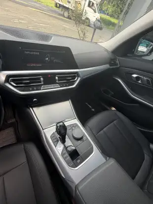 BMW-320i-2020