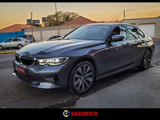 BMW-320i-2022
