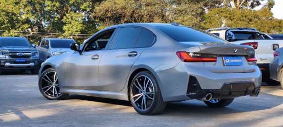 BMW-320i-2022